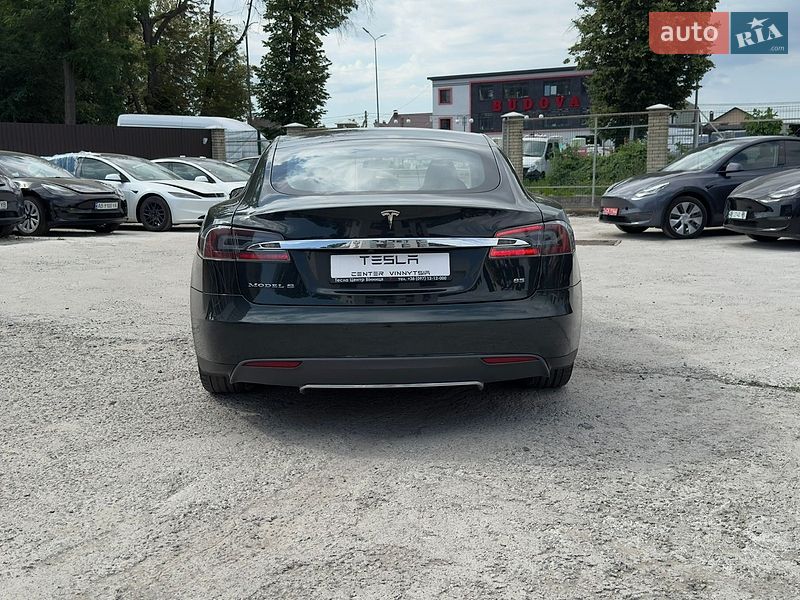 Лифтбек Tesla Model S 2013 в Виннице