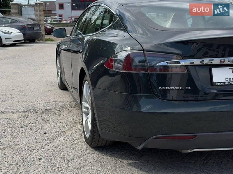 Лифтбек Tesla Model S 2013 в Виннице