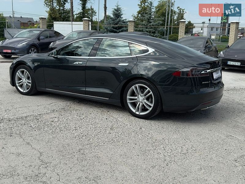 Лифтбек Tesla Model S 2013 в Виннице