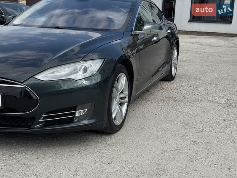 Лифтбек Tesla Model S 2013 в Виннице