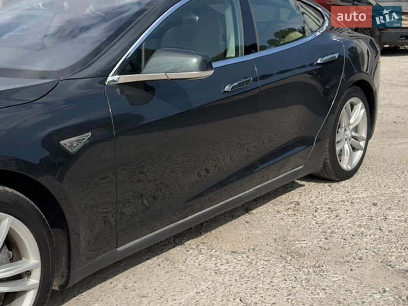 Лифтбек Tesla Model S 2013 в Виннице