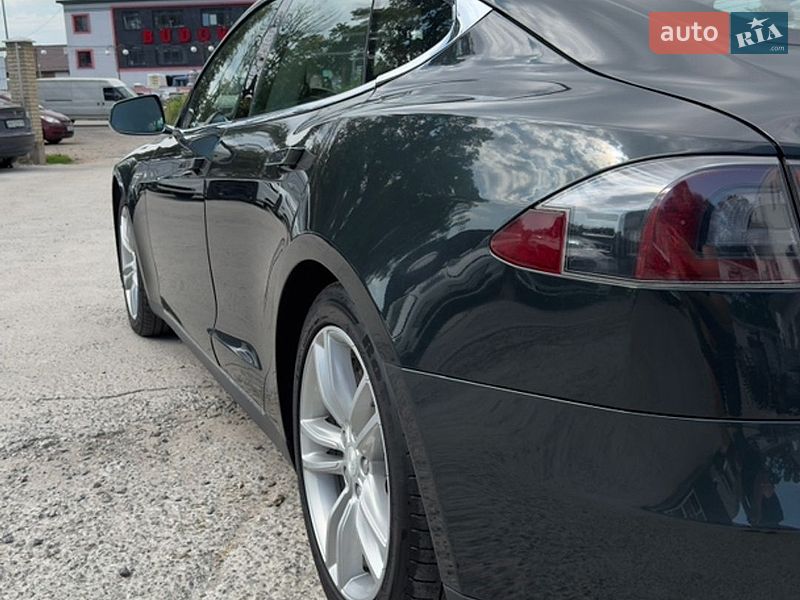 Лифтбек Tesla Model S 2013 в Виннице