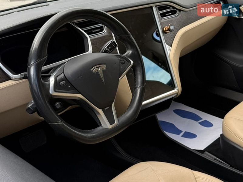 Лифтбек Tesla Model S 2013 в Виннице