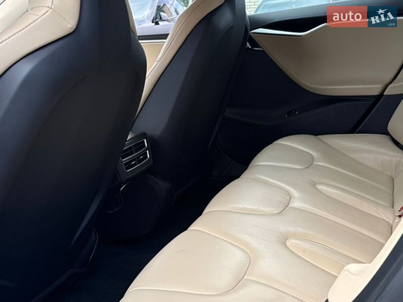 Лифтбек Tesla Model S 2013 в Виннице