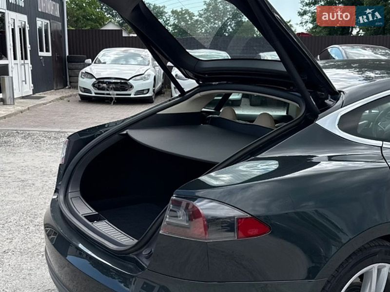 Лифтбек Tesla Model S 2013 в Виннице