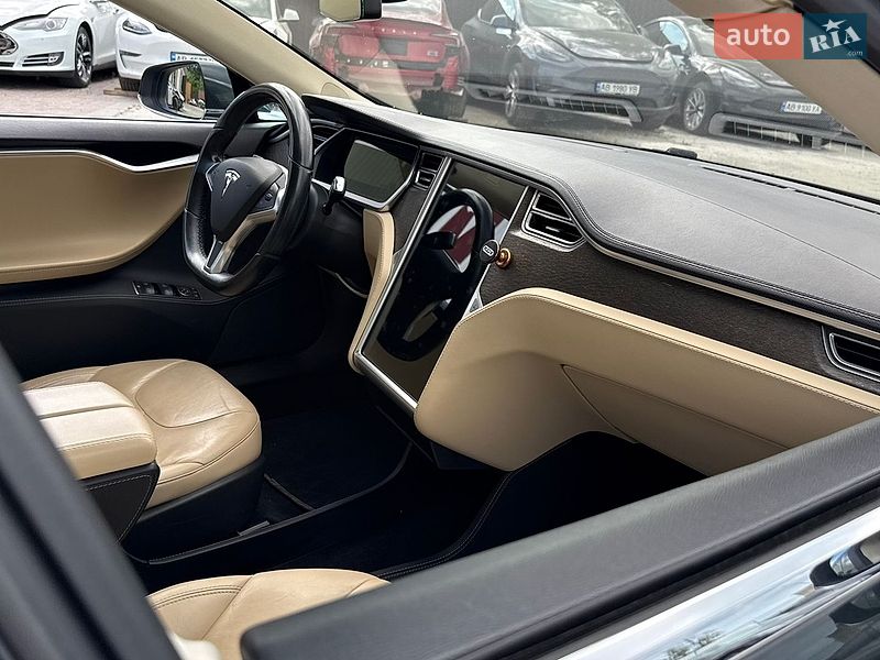 Лифтбек Tesla Model S 2013 в Виннице