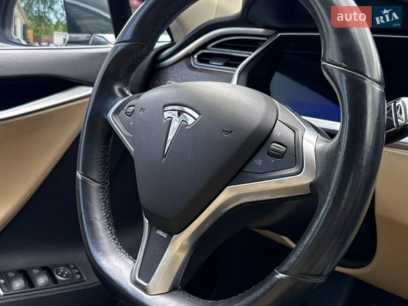 Лифтбек Tesla Model S 2013 в Виннице