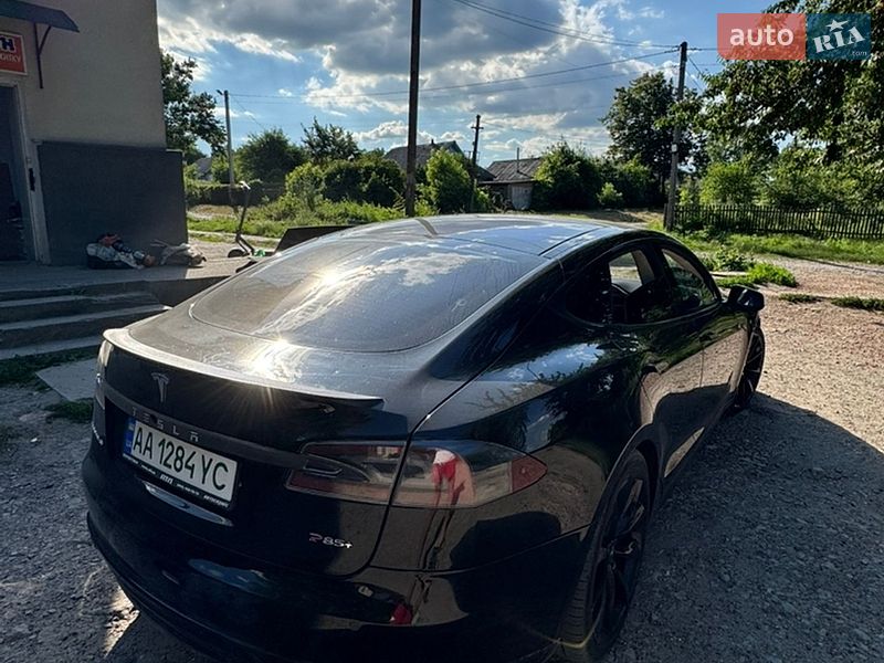 Лифтбек Tesla Model S 2013 в Баре