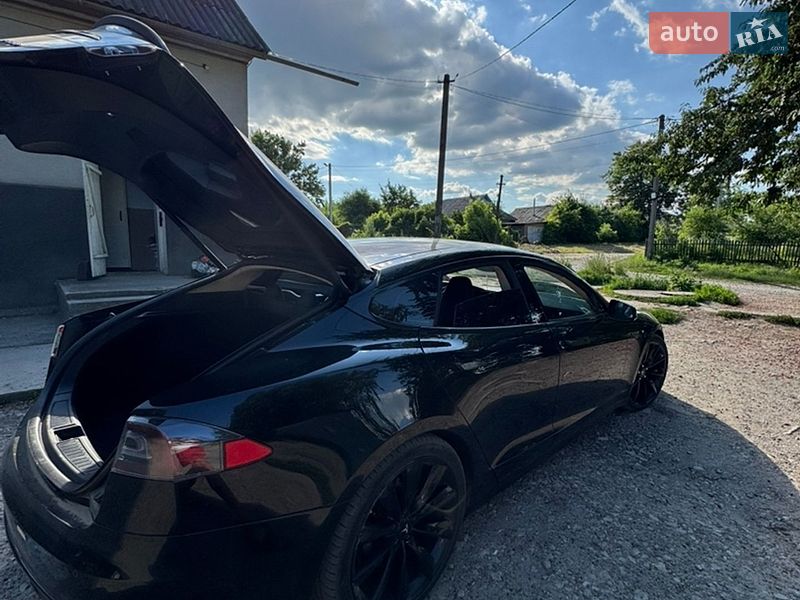 Лифтбек Tesla Model S 2013 в Баре