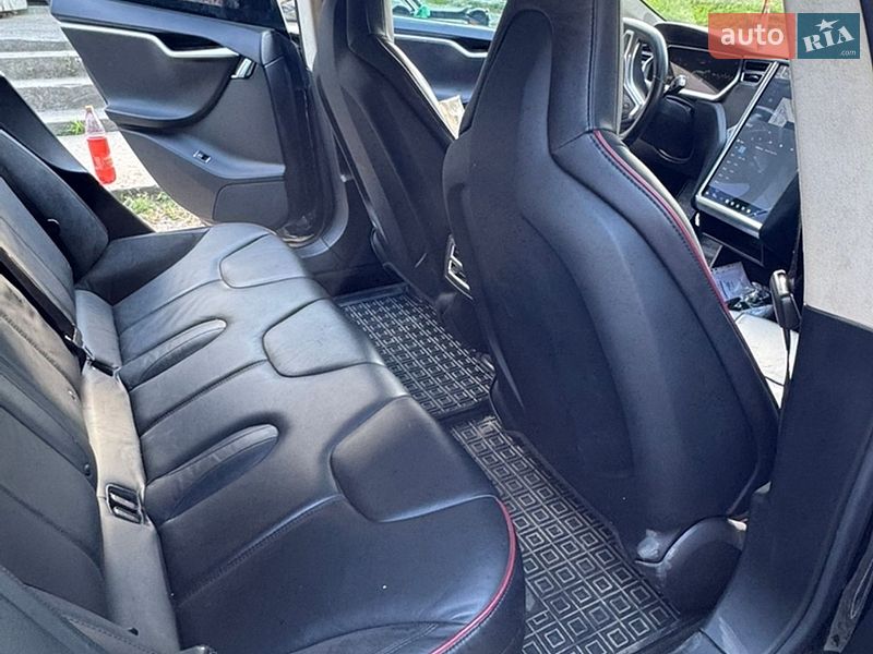 Лифтбек Tesla Model S 2013 в Баре