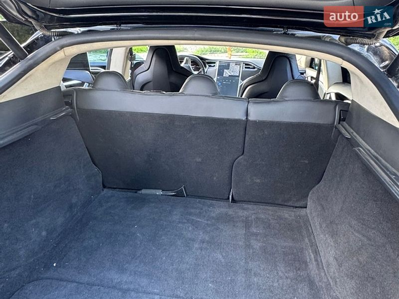 Лифтбек Tesla Model S 2013 в Баре