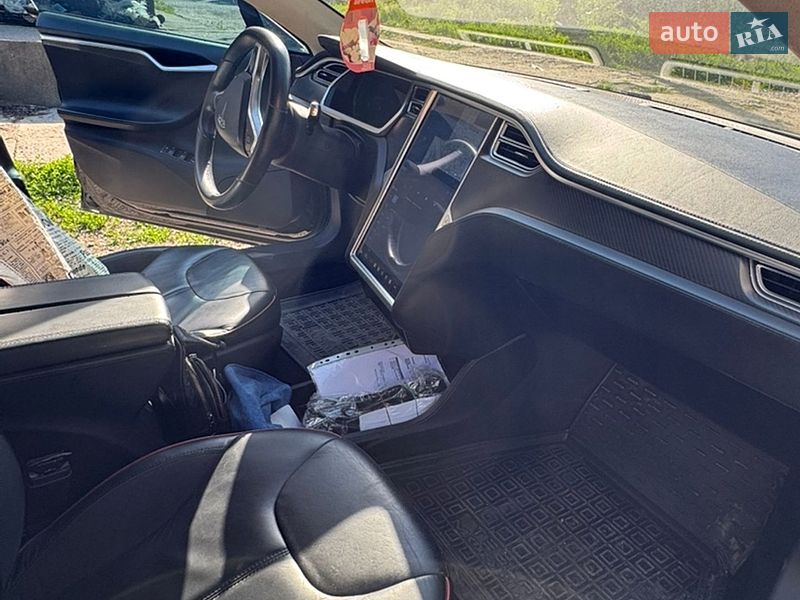 Лифтбек Tesla Model S 2013 в Баре