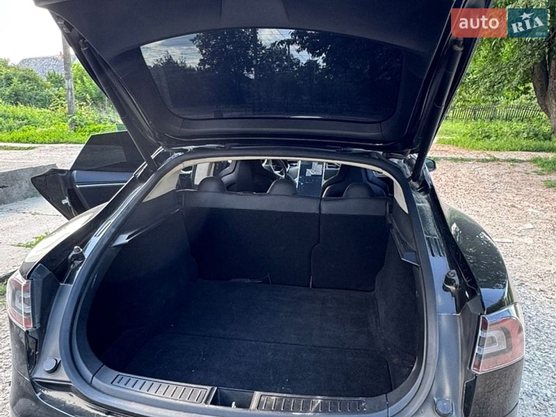 Лифтбек Tesla Model S 2013 в Баре