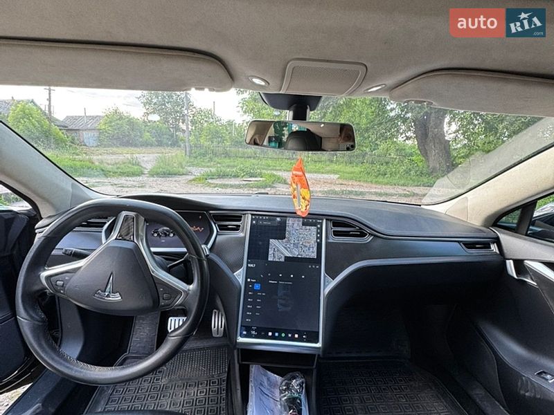 Лифтбек Tesla Model S 2013 в Баре