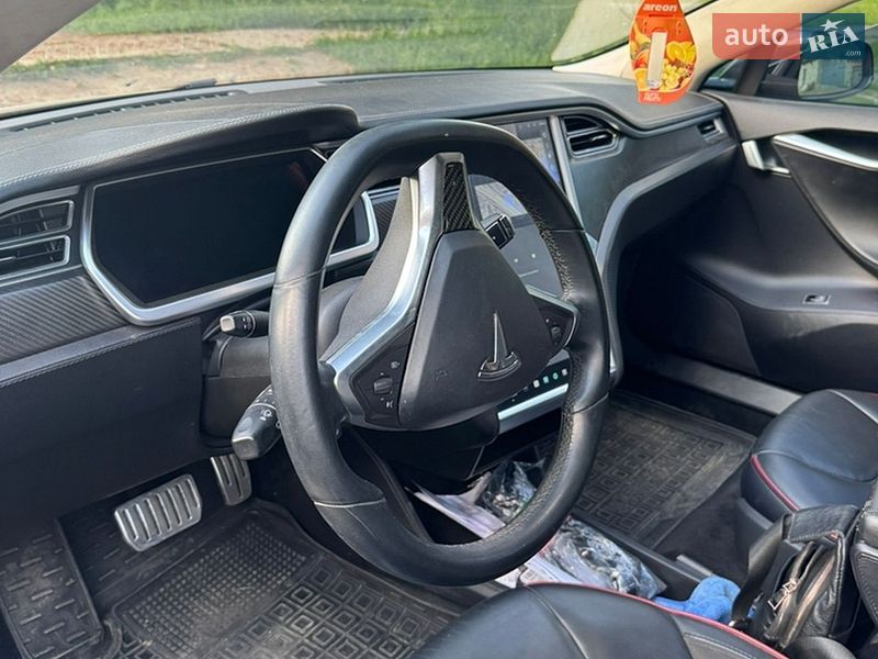 Лифтбек Tesla Model S 2013 в Баре