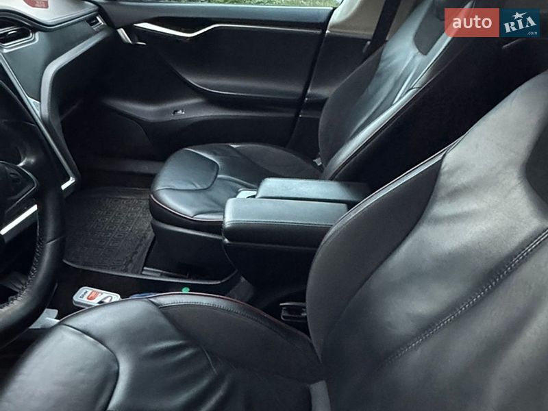 Лифтбек Tesla Model S 2013 в Баре