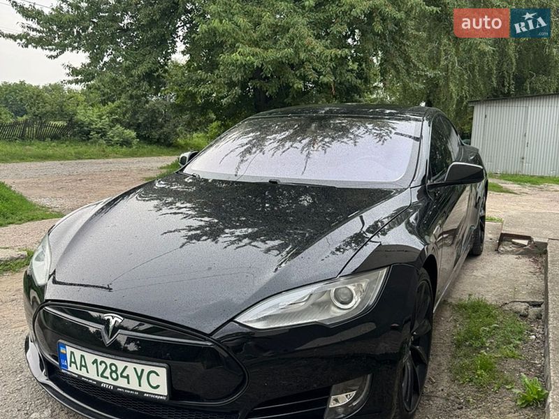 Лифтбек Tesla Model S 2013 в Баре