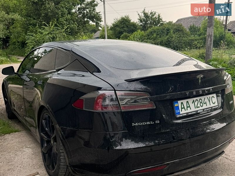 Лифтбек Tesla Model S 2013 в Баре