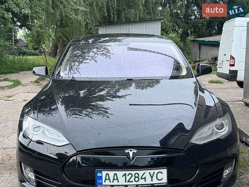 Лифтбек Tesla Model S 2013 в Баре