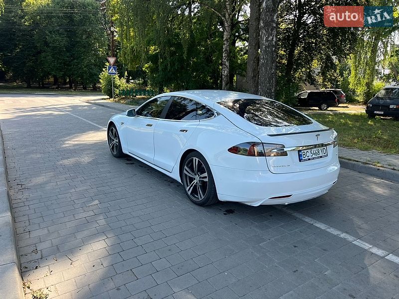 Ліфтбек Tesla Model S 2015 в Бродах фото 10 Ліфтбек Tesla Model S 2015 в Бродах