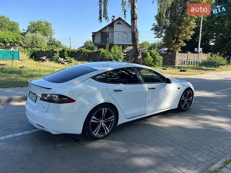 Ліфтбек Tesla Model S 2015 в Бродах фото 23 Ліфтбек Tesla Model S 2015 в Бродах