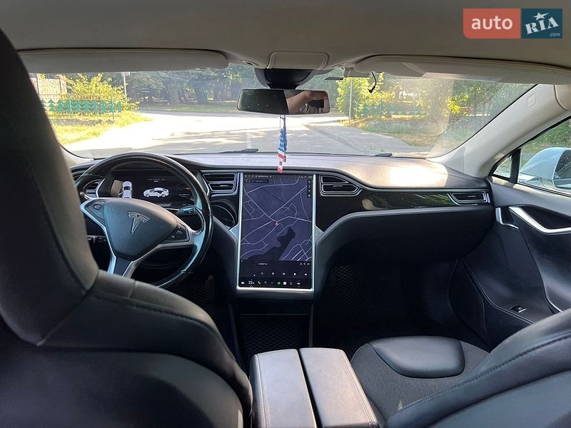 Ліфтбек Tesla Model S 2015 в Бродах фото 25 Ліфтбек Tesla Model S 2015 в Бродах
