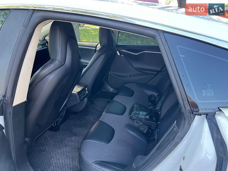 Ліфтбек Tesla Model S 2015 в Бродах фото 28 Ліфтбек Tesla Model S 2015 в Бродах