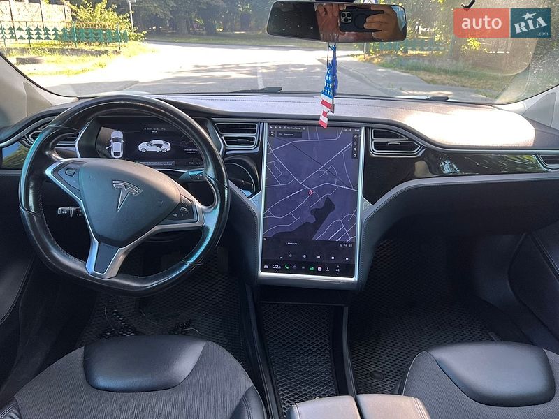 Ліфтбек Tesla Model S 2015 в Бродах фото 30 Ліфтбек Tesla Model S 2015 в Бродах