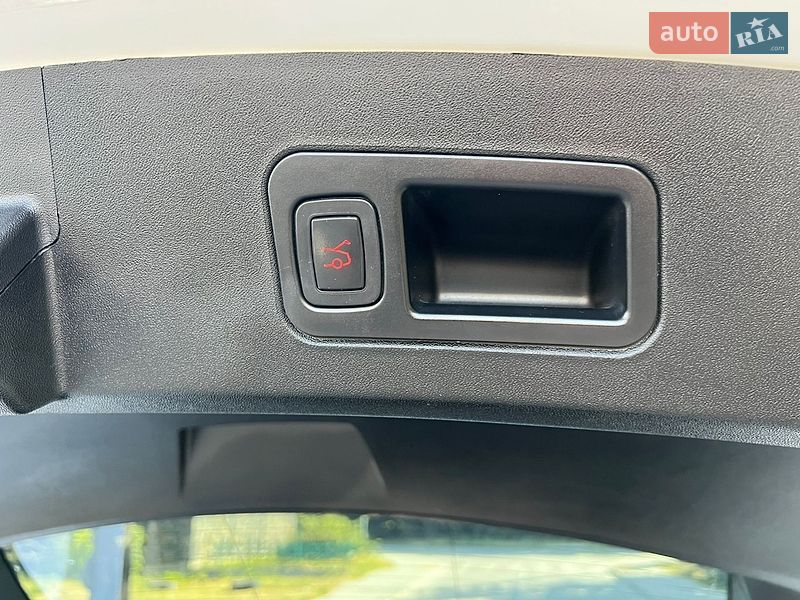 Ліфтбек Tesla Model S 2015 в Бродах фото 33 Ліфтбек Tesla Model S 2015 в Бродах