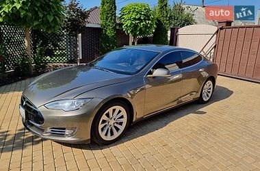 Tesla Model S  2015