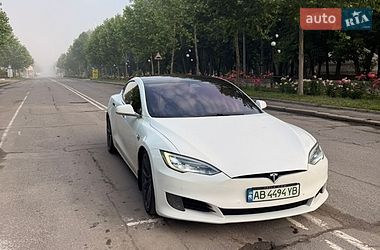 Лифтбек Tesla Model S 2017 в Звенигородке