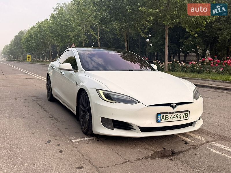 Лифтбек Tesla Model S 2017 в Звенигородке