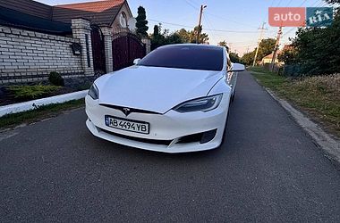 Лифтбек Tesla Model S 2017 в Звенигородке