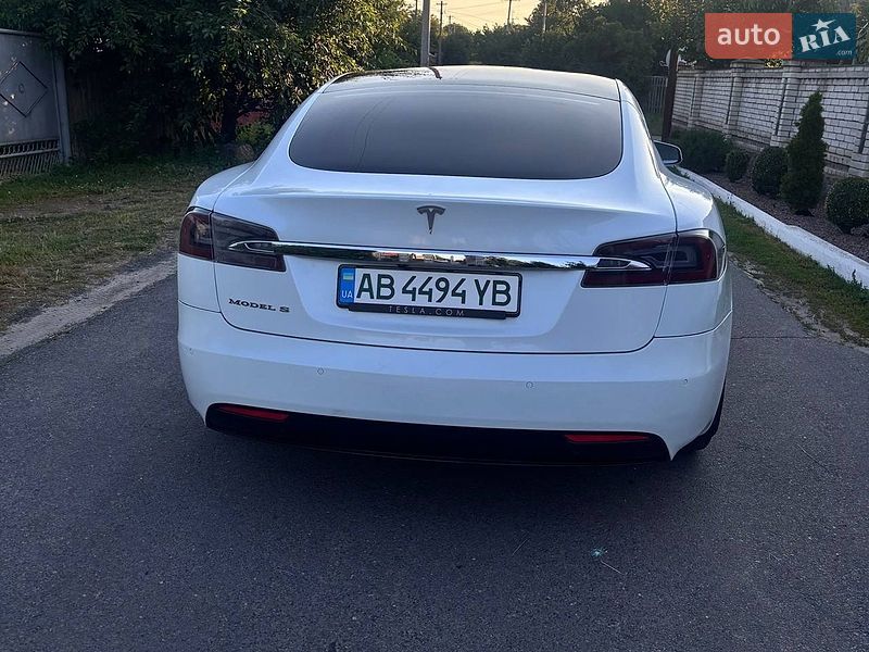 Лифтбек Tesla Model S 2017 в Звенигородке
