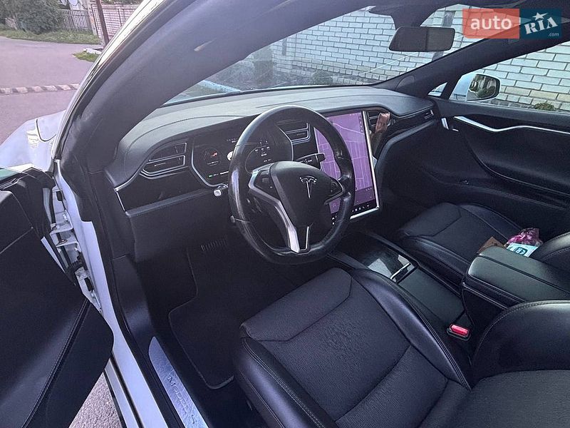 Лифтбек Tesla Model S 2017 в Звенигородке
