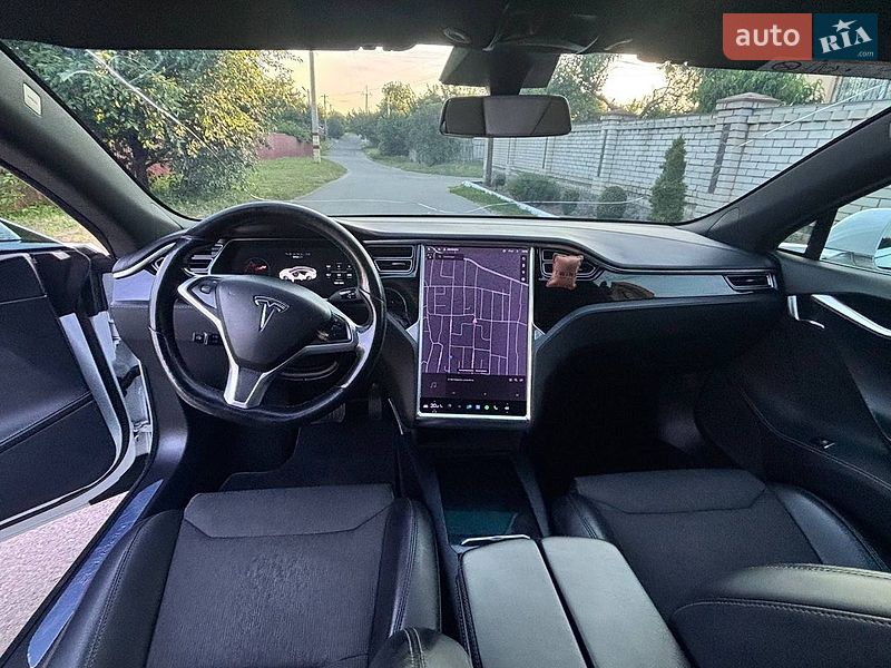 Лифтбек Tesla Model S 2017 в Звенигородке