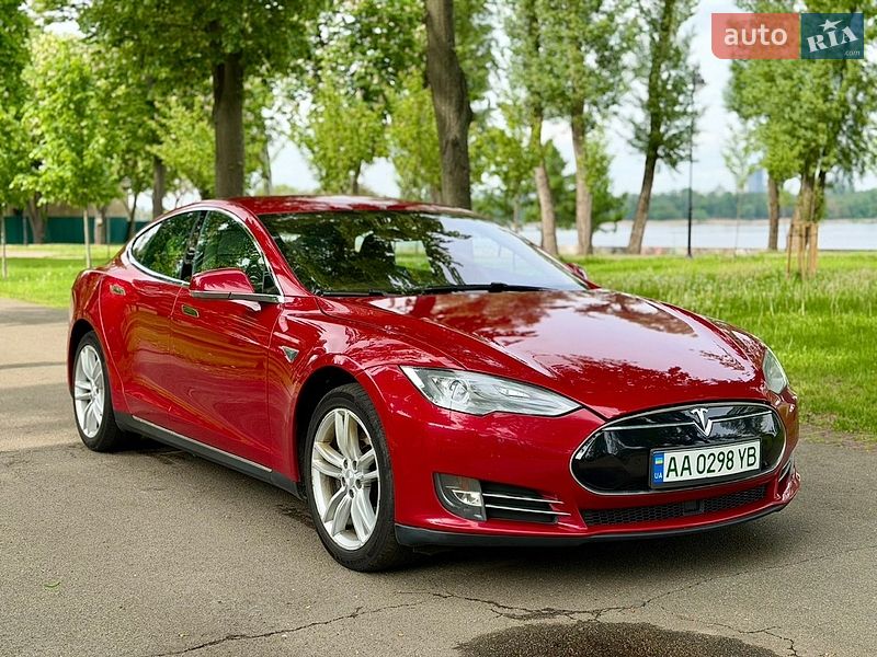 Tesla Model S 2014