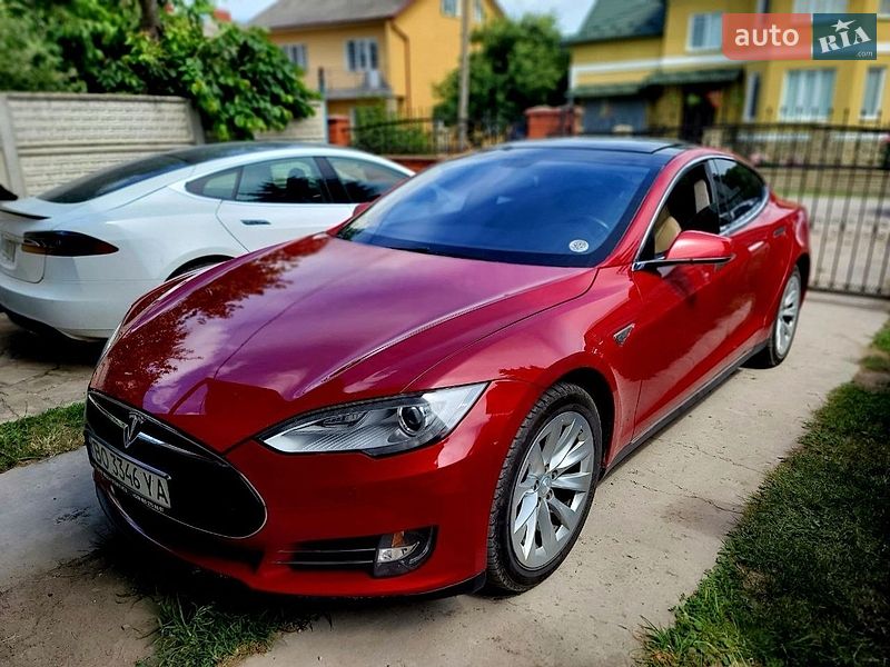 Лифтбек Tesla Model S 2013 в Бучаче