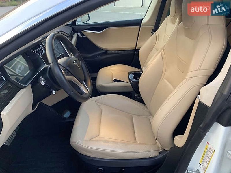 Ліфтбек Tesla Model S 2015 в Бершаді