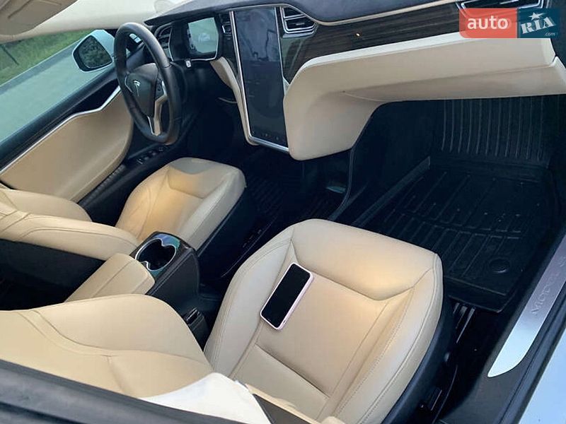 Ліфтбек Tesla Model S 2015 в Бершаді