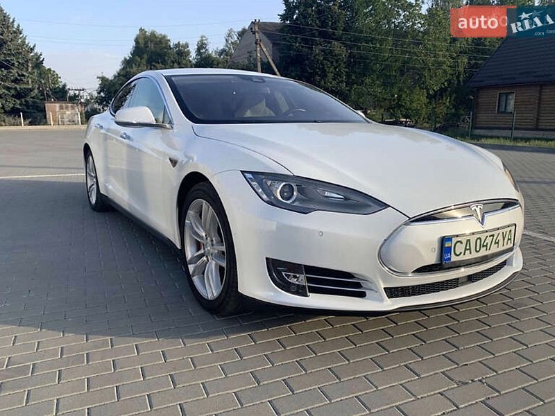 Ліфтбек Tesla Model S 2015 в Бершаді