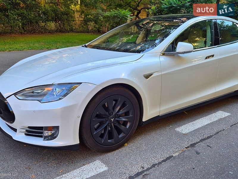 Tesla Model S 2015