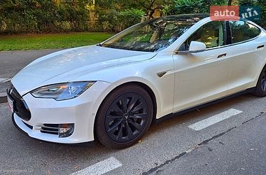 Tesla Model S  2015