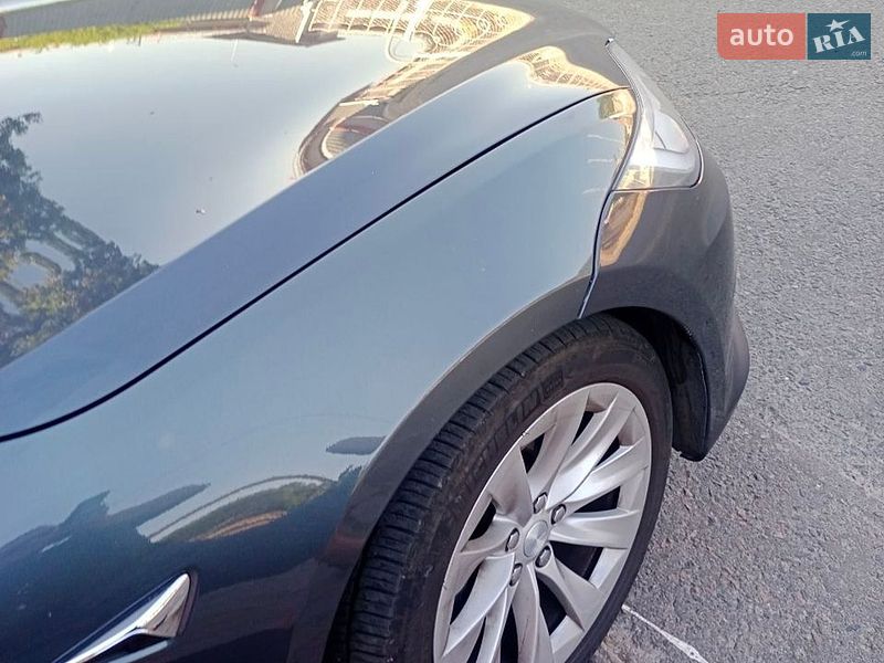 Лифтбек Tesla Model S 2017 в Одессе