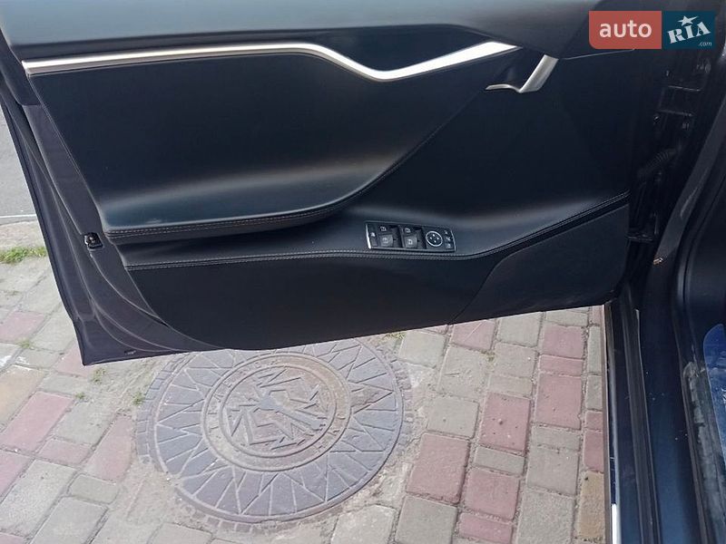 Лифтбек Tesla Model S 2017 в Одессе