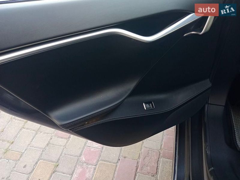 Лифтбек Tesla Model S 2017 в Одессе