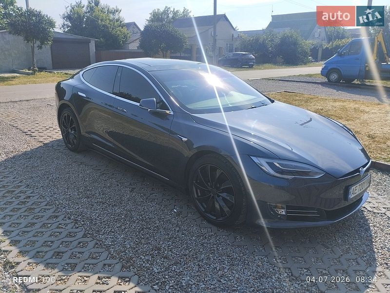 Лифтбек Tesla Model S 2018 в Днепре