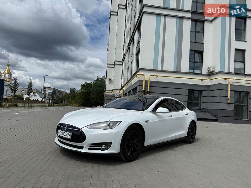 Tesla Model S 2016