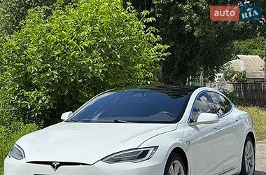 Tesla Model S  2020
