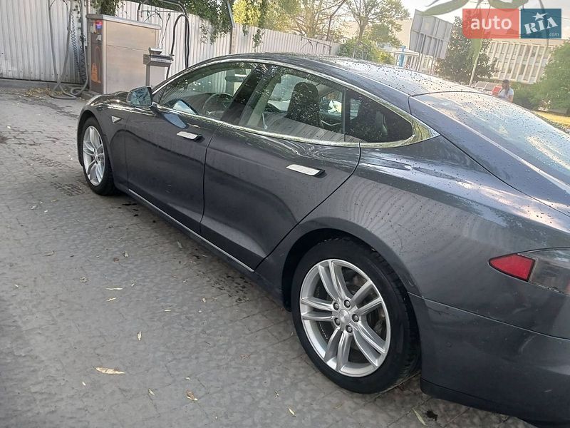 Ліфтбек Tesla Model S 2016 в Львові фото 9 Ліфтбек Tesla Model S 2016 в Львові